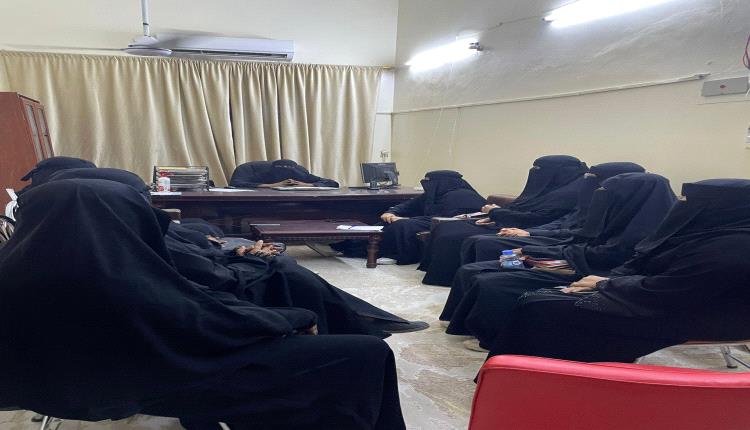 رئيسة اللجنة الوطنية للمرأة بساحل حضرموت ومدير إدارة تنمية المرأة بالمحافظة يزوران غيل باوزير لبحث تمكين المرأة 