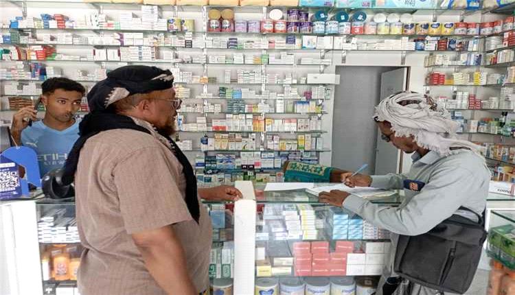مكتب الصناعة والتجارة بمديرية الشحر ينفذ حملة ميدانية لمتابعة السجل التجاري والرقابة على الأسواق