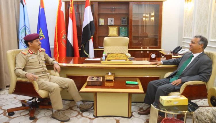 وزير الدفاع يبحث مع السفير الليبي سبل تعزيز التعاون المشترك 