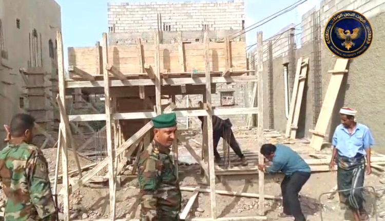 وحدة حماية الأراضي  تنفذ حملة واسعة لإزالة التعديات ووقف البناء العشوائي في عدد من مديريات العاصمة عدن 