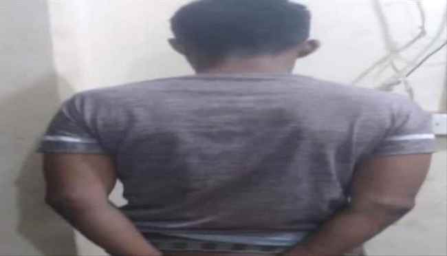 ضبط متهم بقضايا ابتزاز وتهديد في مديرية خنفر
