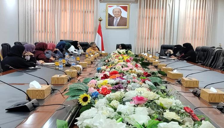 وزيرة الدولة لشؤون المرأة تناقش مخرجات القمم النسوية وتمكين المرأة اقتصاديًا 
