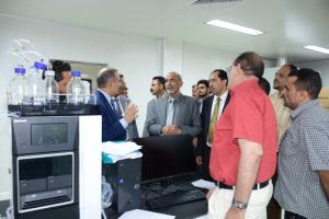 الفريق الصبيحي يطلع على خطط وزارة الصحة ويتفقد سير العمل في الهيئة العليا للأدوية
