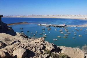  الجيش الأمريكي يعلن عبور سفينتين تجاريتين ترفعان العلم الأمريكي مضيق هرمز 
