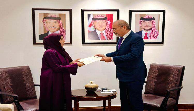 وزيرة الخارجية تبحث مع نظيرها الأردني العلاقات الثنائية وتطورات الأوضاع في اليمن والمنطقة 