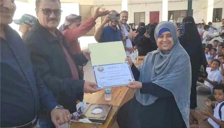 الداؤودي يكرم أوائل الطلاب والمعلمين بمدرسة أبو حربة للتعليم الأساسي
