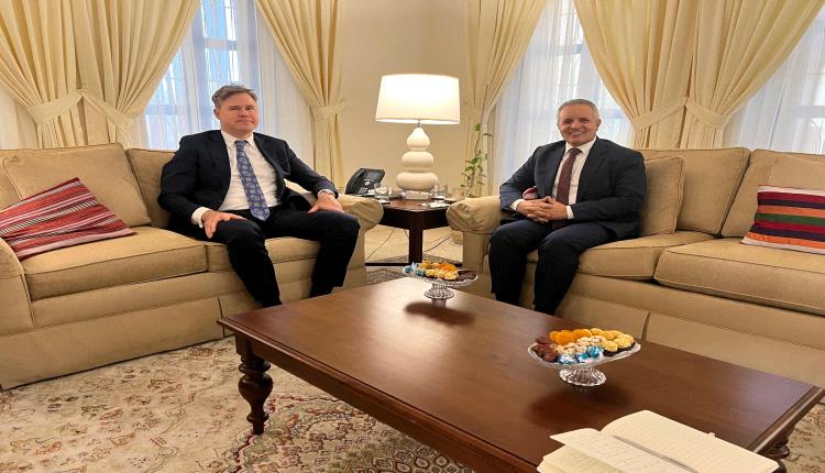 وزير الشؤون الاجتماعية والعمل يبحث مع القائم بأعمال السفير الأمريكي مستجدات الأوضاع الإنسانية في بلادنا