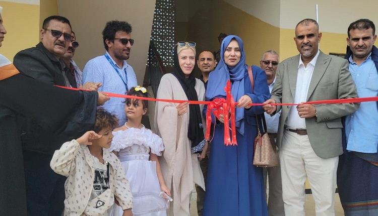 وكيل عدن "مبجر" يفتتح مشروع بناء ( 6 ) فصول إضافية وإعادة تأهيل مدرسة زائد الخير بمديرية البريقة
