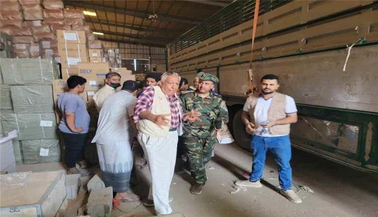 حجز فريق الضبط القضائي بمكتب الصناعة والتجارة في مديرية المنصورة بعدن