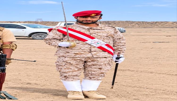 شيخ مكتب كلد يافع ونائبه يعزيان الشيخ عبدالله هائل السعيدي باستشهاد نجله البطل عشيش