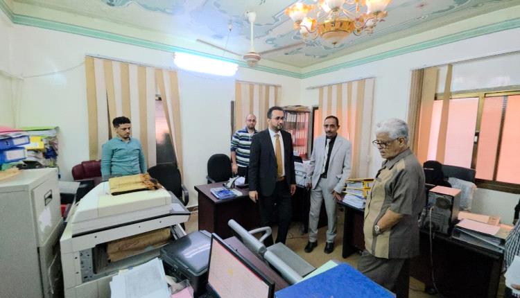 وزير الخدمة المدنية يطلع على سير العمل في الهيئة العامة للتأمينات ويؤكد استكمال إجراءات صرف غلاء المعيشة للمتقاعدين 