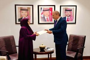 وزيرة الخارجية تبحث مع نظيرها الأردني العلاقات الثنائية وتطورات الأوضاع في اليمن والمنطقة 