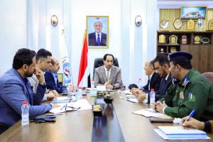 لجنة الدعم والإسناد المجتمعي تناقش أولويات دعم المتضررين وتسيّر قافلة غذائية إلى مناطق الصبيحة