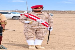 شيخ مكتب كلد يافع ونائبه يعزيان الشيخ عبدالله هائل السعيدي باستشهاد نجله البطل عشيش