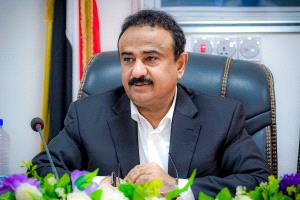 محافظ شبوة يعلن ضبط خلية إرهابية حوثية وشحنة أسلحة ومتفجرات 