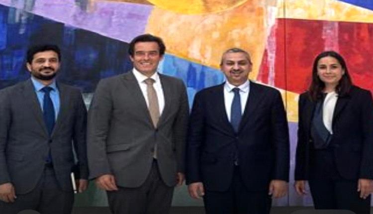 السفير الإرياني يناقش مع غرفة التجارة والصناعة الألمانية تداعيات التهديدات الحوثية على التجارة الدولية