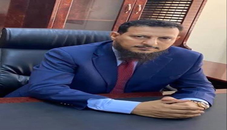 المحافظ عبد الرحمن شيخ يعزي  الشيخ أحمد صالح العيسي بوفاة شقيقه