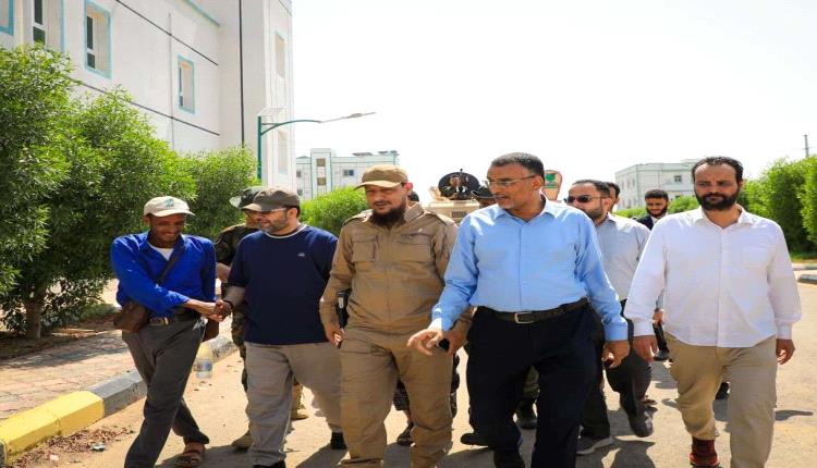 شيخ والكاف يدشنان عمل منظومة الطاقة الشمسية والتكييف بالمركز الطبي في قرية السلام ويطلعان على سير العمل بالمرحلة الثانية
