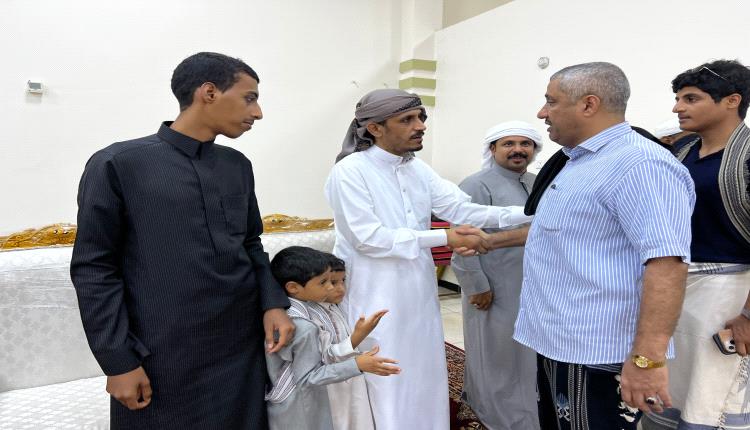 قيادات حكومية وعسكرية وأمنية وشخصيات اجتماعية تقدم واجب العزاء للوكيل الجيلاني في وفاة نجله