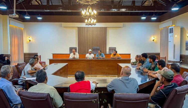 مدير صيرة يعقد اجتماعًا مع وكلاء الغاز لتنظيم آلية العمل وضمان التوزيع العادل