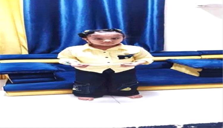 امرأة مجهولة تستدرج طفلة داخل مدرسة بكريتر وتقُص شعرها