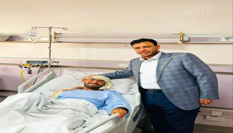 عضو مجلس القيادة الرئاسي الدكتور عبدالله العليمي يطمئن على صحة قائد الفرقة الخامسة بالمقاومة الوطنية