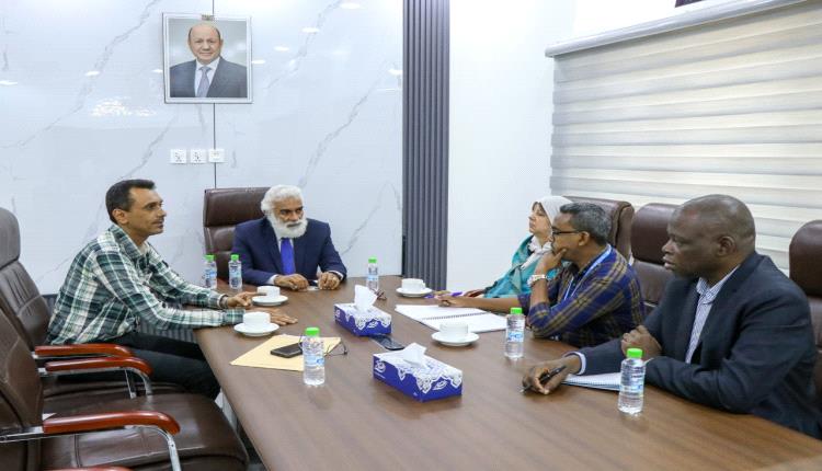 وزير التخطيط يبحث مع الاوتشا وممثلي المنظمات الدولية والمحلية تعزيز التنسيق للاستجابة لتداعيات النزوح 