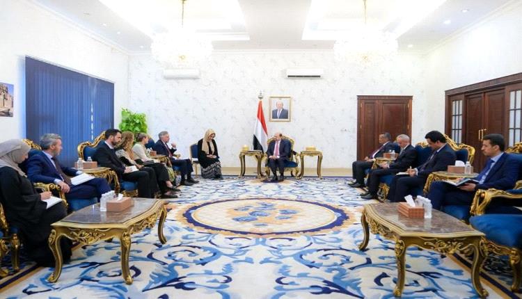 رئيس الوزراء يستقبل في عدن سفيري الاتحاد الأوروبي وهولندا