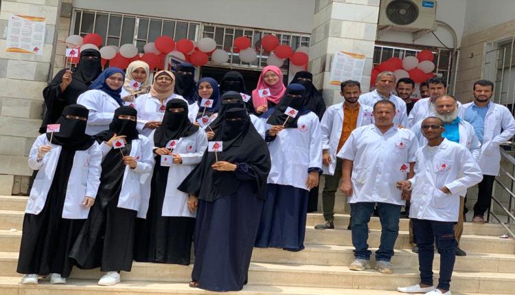 وزير النقل يدعم مستشفى الجمهورية ومركز نقل الدم عدن بـ15 مليون ريال تقديراً لجهودهما الإنسانية