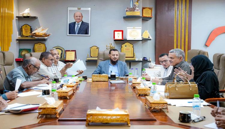 برئاسة المحافظ شيخ.. لجنة المناقصات تقر مناقصتي تأهيل مبنى الخدمة المدنية وعدد من مكاتب السلطة المحلية