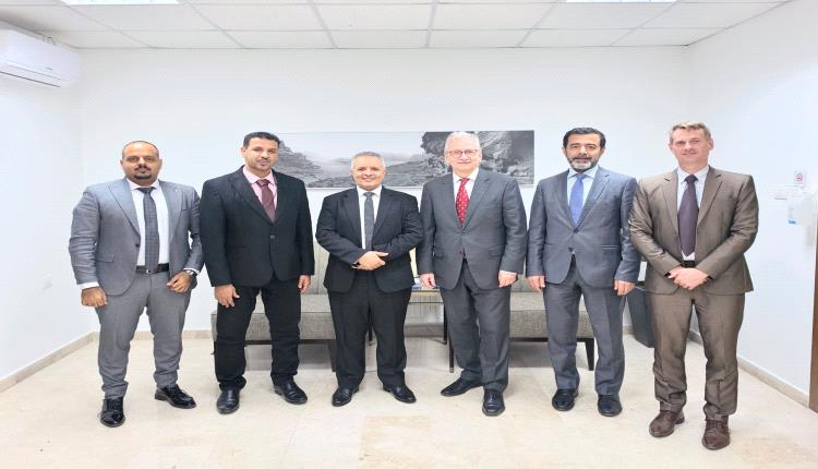 الوزير اليافعي يبحث مع السفير الألماني ومدير بنك التنمية الألماني دعم المؤسسات الوطنية وتطوير الخدمات الاجتماعية