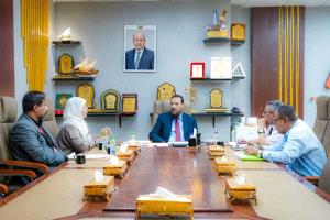 محافظ عدن يطلع على جهود الجهاز المركزي للإحصاء في رصد موجة النزوح وتحديث بيانات الأسر النازحة