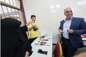 وزير التربية والتعليم يطلع على إبداعات طلاب تربية جامعة عدن في مسرح الدمى