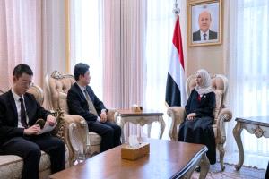 وزيرة الخارجية تبحث مع القائم بالأعمال الصيني تعزيز التعاون الثنائي وأمن الملاحة في البحر الأحمر