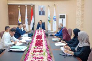 وزير الأشغال يترأس اجتماع لجنة المناقصات والمزايدات لمناقشة عدد من مشاريع الطرق 